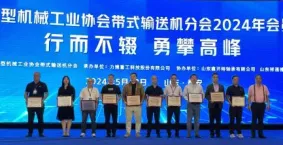 邻居姐姐半夜舔我日韩av