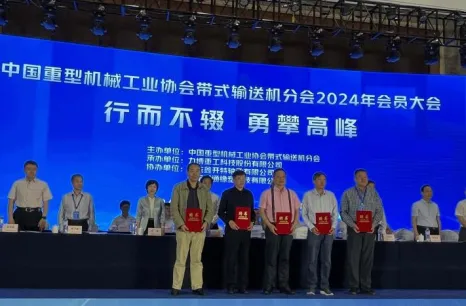 邻居姐姐半夜舔我日韩av